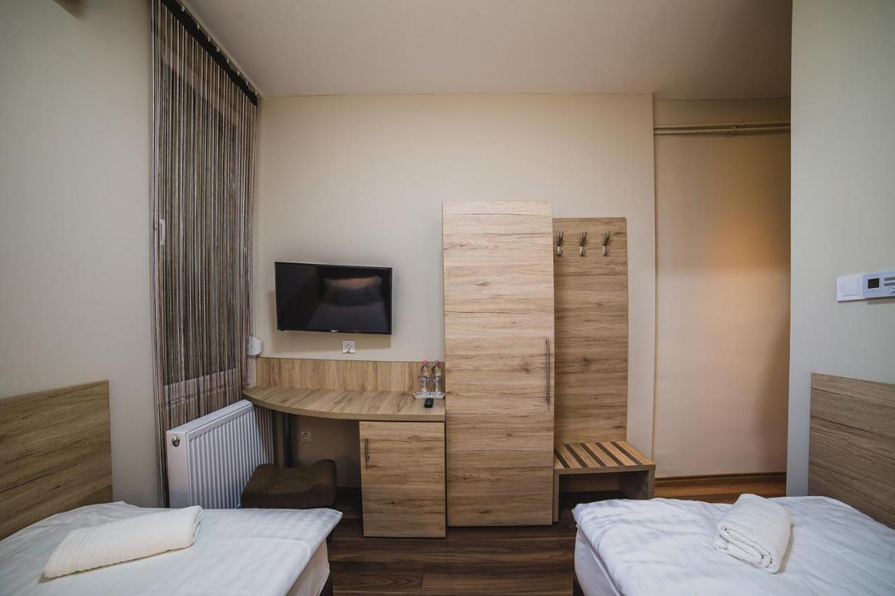 Sztar Motel Etterem Balassagyarmat Exterior foto